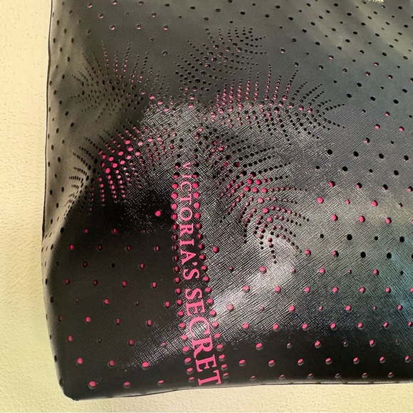 Victoria’s Secret Palm Tree Tote Bag And Sequin Cosmetic Bag Two Piece Set - Picture 5 of 16